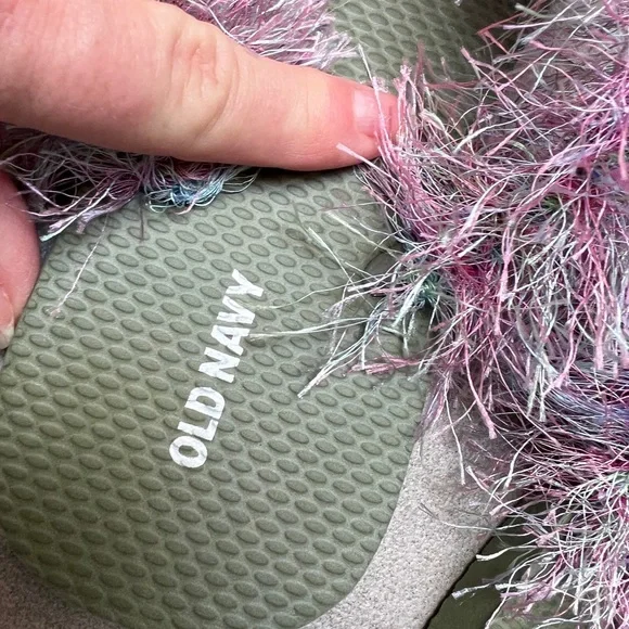 NWOT festive fun flip flops! Shades of purple & pink yarns make these special🌸 - Picture 7 of 7